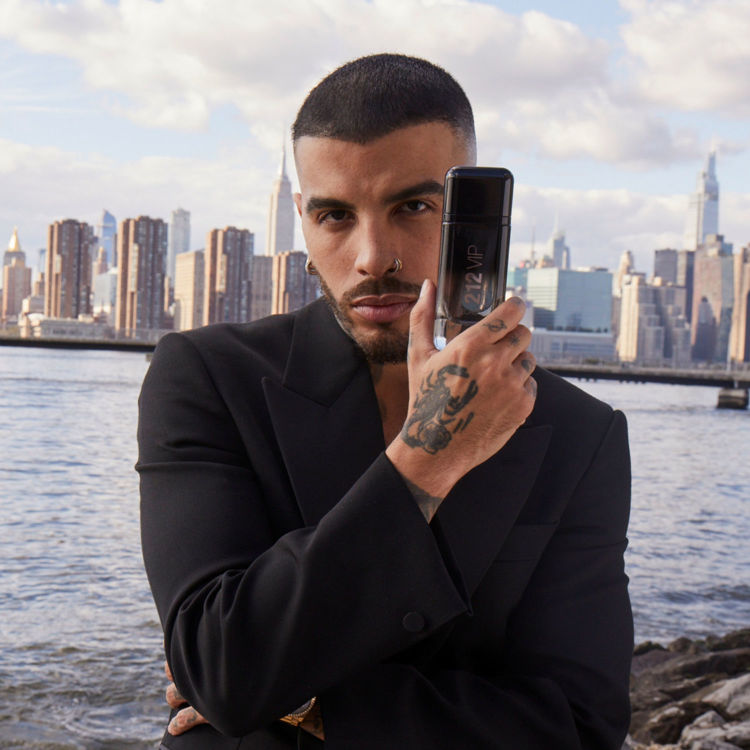 Imagen de Carolina Herrera Estuche 212 Vip Black Perfume de Hombre 100 ml + Gel Ducha